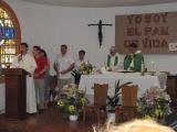 Miembros de la Familia Dominicana en la oración de fieles