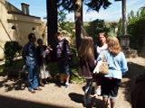 Momentos de encuentro en los jardines de la cueva.