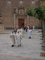 De regreso al convento desde la iglesia de las monjas