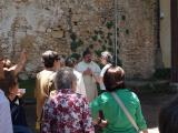 Explicación de la fachada y entrada a la cueva de Santo Domingo