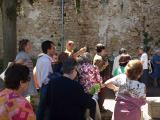 Explicación de la fachada y entrada a la cueva de Santo Domingo