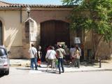 En la entrada a la cueva de Santo Domingo